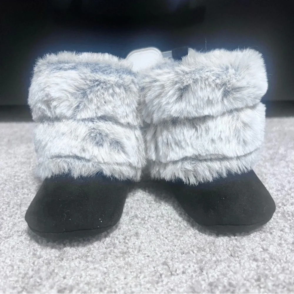 💚NWT Stepping stones infant faux suede/fur boots size 2 (3-6 months)